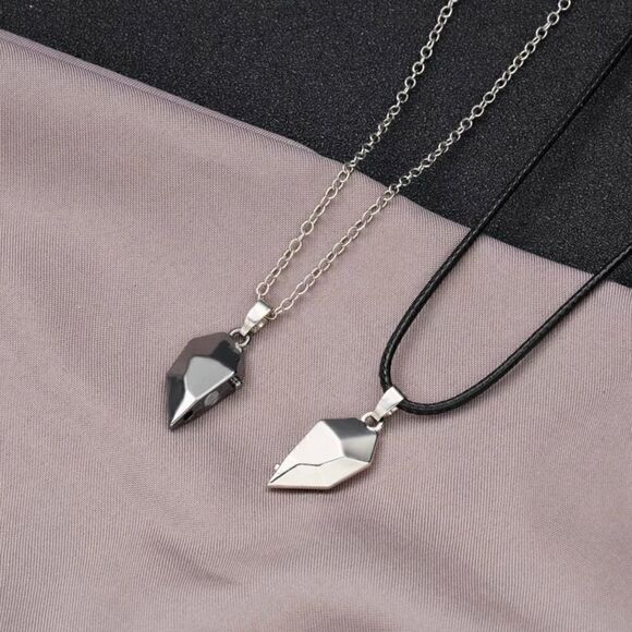 ⭐️Black And Silver Magnetic Heart ❤️ Necklace - Picture 6 of 7